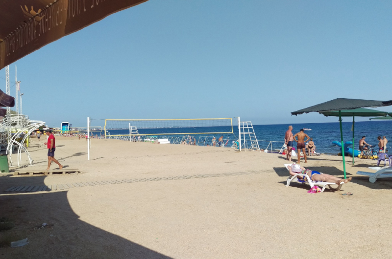 Крым, песчаный пляж для отдыха с детьми